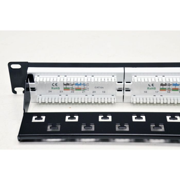 Патч-панель CMS 19" 24xRJ-45 UTP, кат. 6a з організатором кабелю і пластиковими шторками