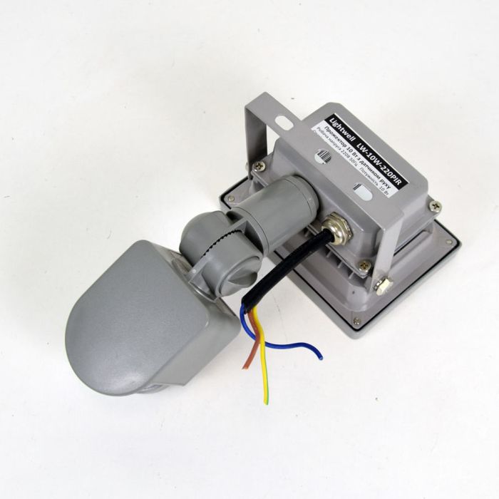 LED-прожектор Lightwell LW-10W-220PIR (розпродаж 753) з датчиком руху