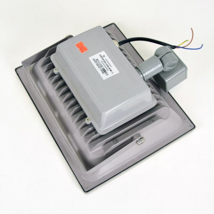 LED-прожектор Lightwell LW-50W-220PIR (розпродаж 754) з датчиком руху