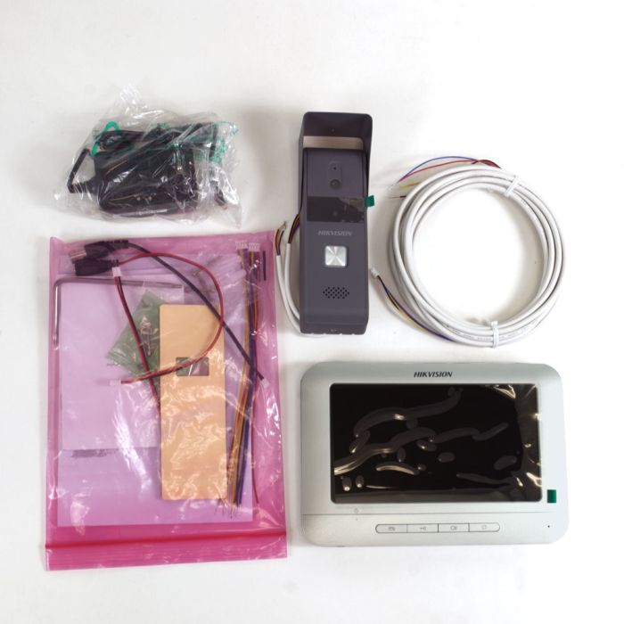 Комплект відеомофона Hikvision DS-KIS203T (розпродаж 658): відеодомофон 7" і відеопанель