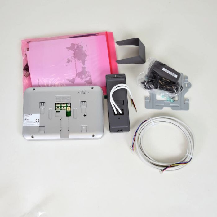 Комплект відеомофона Hikvision DS-KIS203T (розпродаж 657): відеодомофон 7" і відеопанель