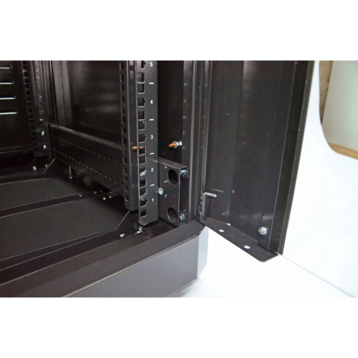 Шафа серверна CMS 28U 610 х 675 UA-MGSE2866MB посилена для мережевого обладнання