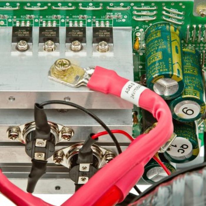Джерело безперебійного живлення Logicpower LPY-B-PSW-1000 ВА / 700 Вт лінійно-інтерактивне з правильною синусоїдою
